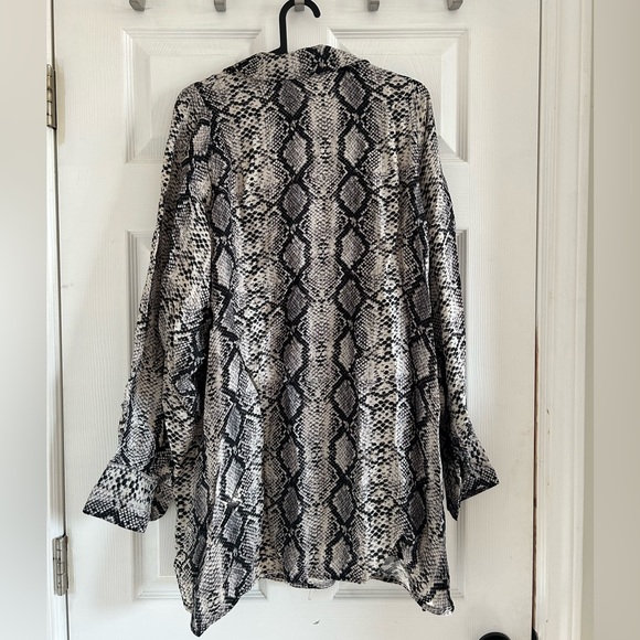 H&M Patterned Button Up - Picture 2 of 5